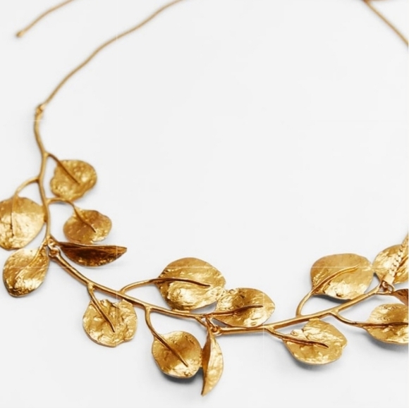 ZARA Leaf Necklace - Picture 2 of 11